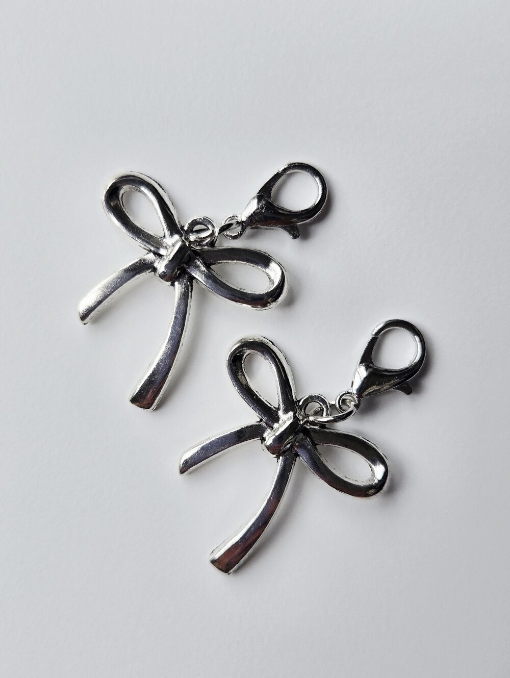 🌺 Silver Tone Bow Shoe 2PK Charms for Sneakers  Removable Sneaker Accessories - Picture 4 of 5